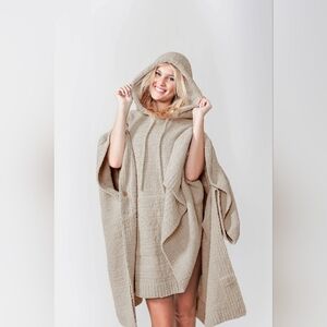 Sunday Citizen Hooded Blanket